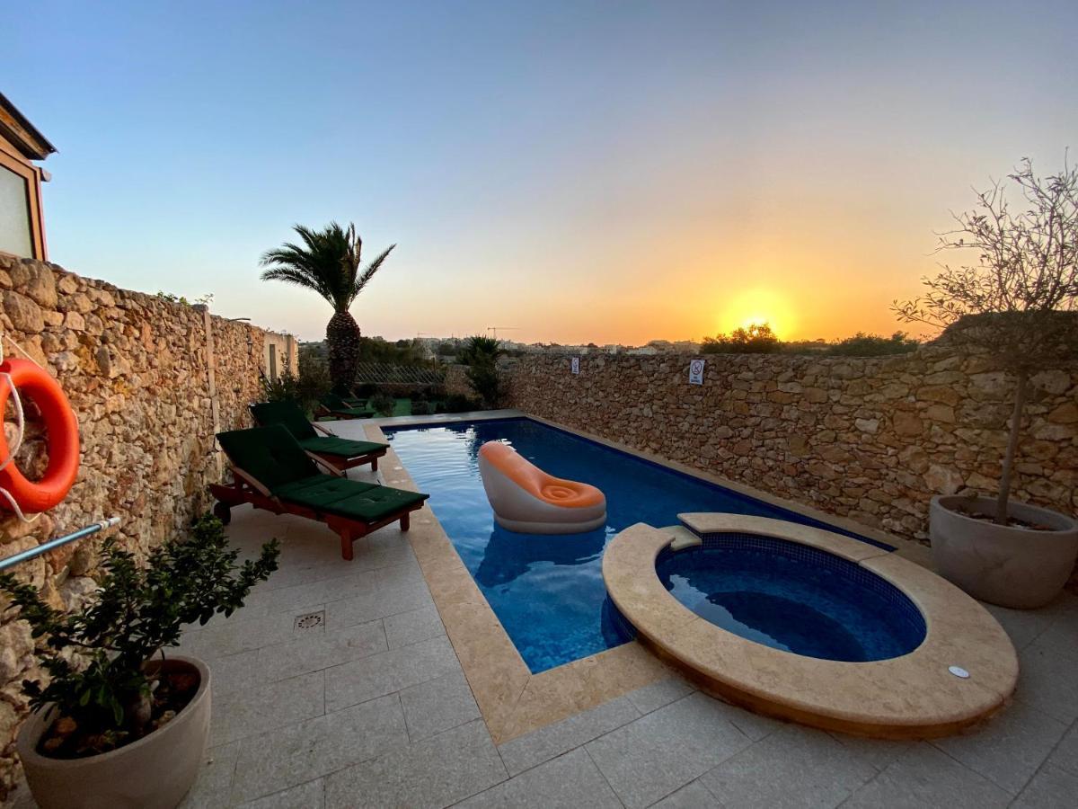 Sunset Villa *